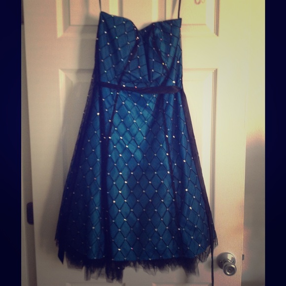 😍LIKE NEW😍 Beautiful Strapless Blue Dress