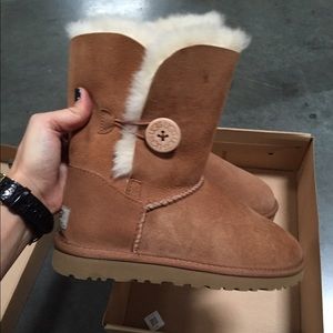 UGG NWT size 6