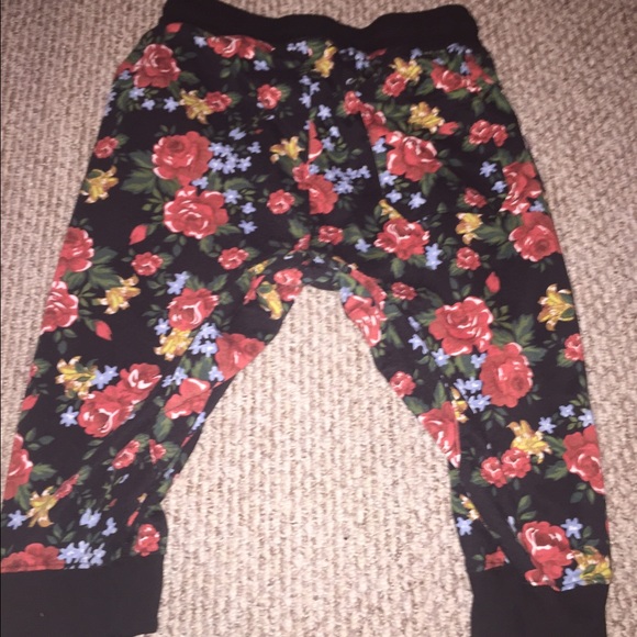 JOGGER SHORTS - Picture 2 of 3