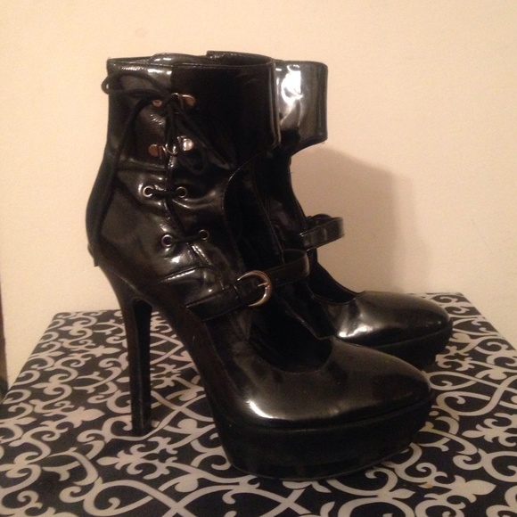 Steve Madden patent leather bootie