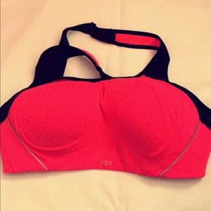 Hot pink sports bra!💗