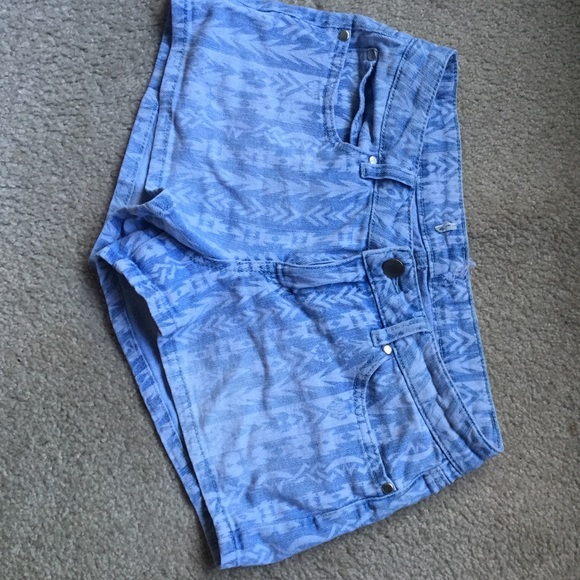 tribal shorts - Picture 1 of 2