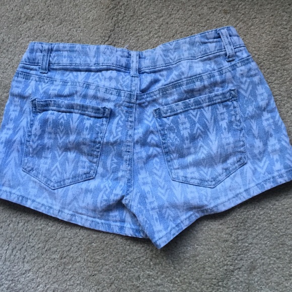tribal shorts - Picture 2 of 2
