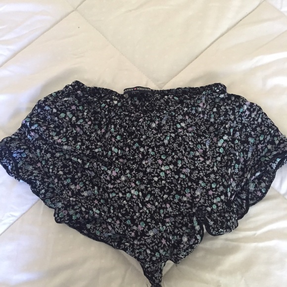Brandy Melville vodi shorts