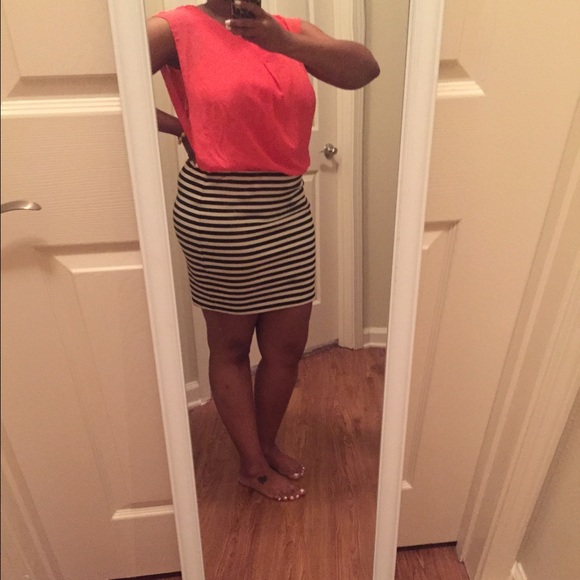 Business casual or leisure  dress black&white