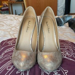 NWT Michael Antonio Bronze shimmering heels
