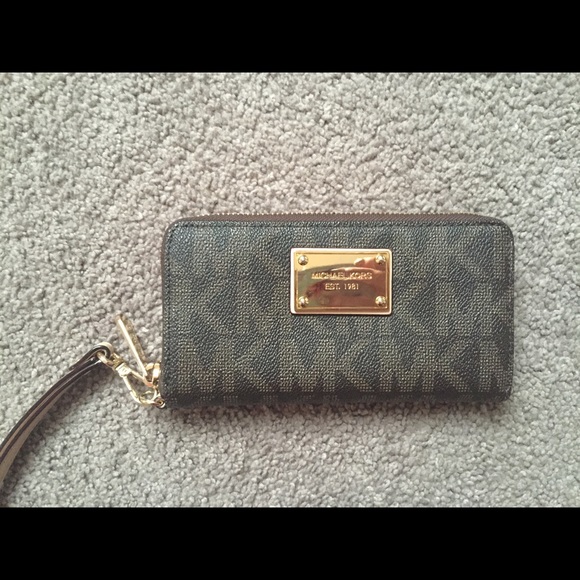 Michael Kors Wristlet