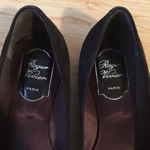 Roger Vivier Brown Suede Tortoise Buckle Flats - Picture 2 of 4