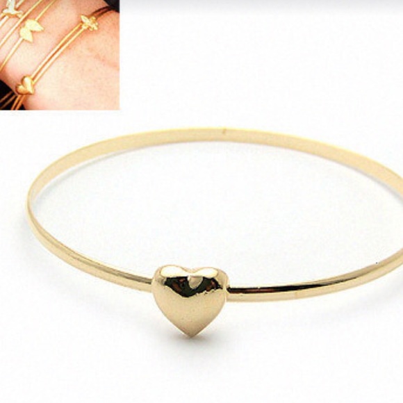 Jewelry - Gold heart bangle bracelet