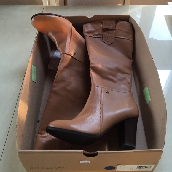 Brand new leather boots light brown.