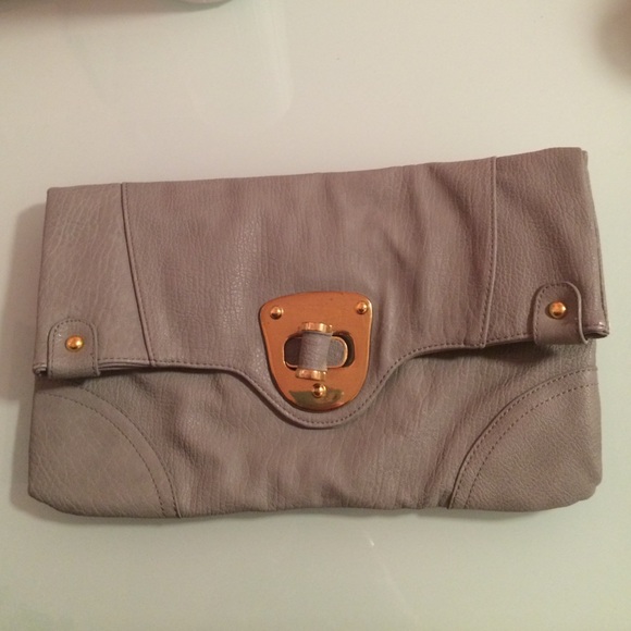 SOLD-HP 8/1 🎉 Urban Expressions Grey Clutch - Picture 2 of 4