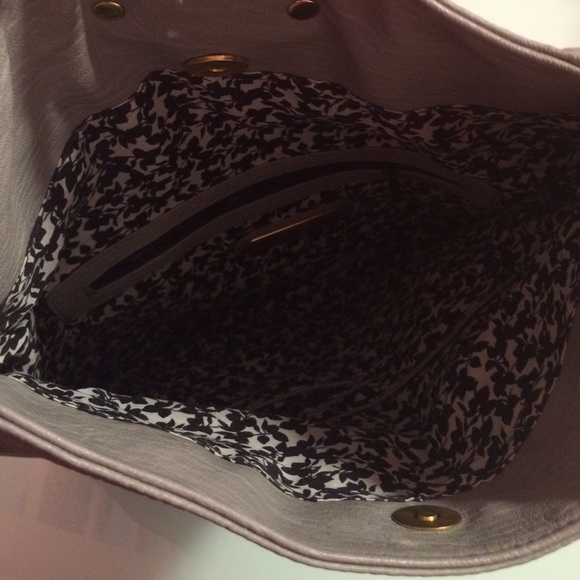 SOLD-HP 8/1 🎉 Urban Expressions Grey Clutch - Picture 4 of 4