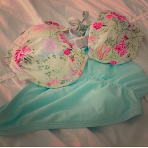 Floral bikini 👙🎀
