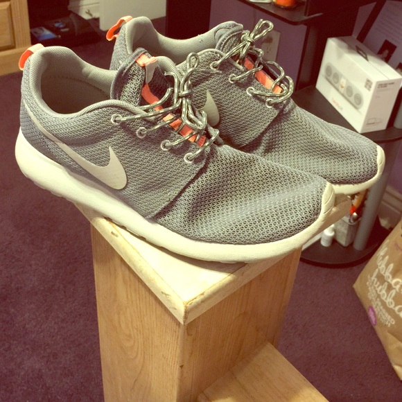 Nike Shoes - Roshe Run Nikes