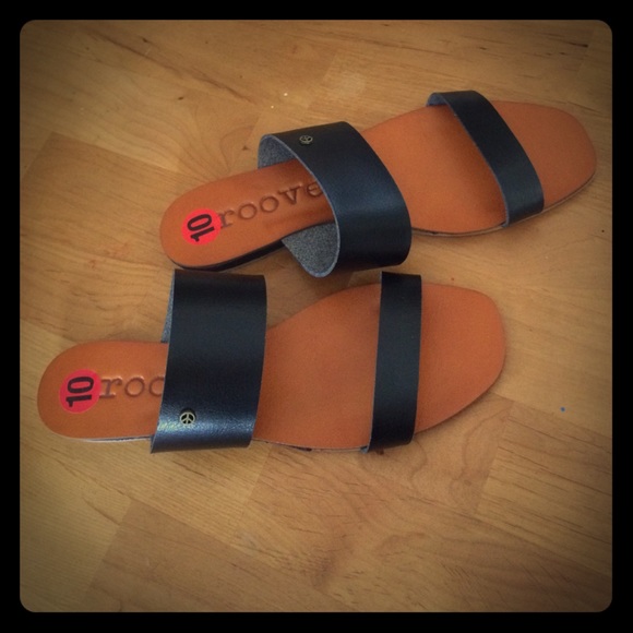 NWOT sandals w/ black straps
