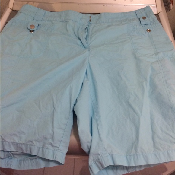 Cute Dress Barn shorts size 20