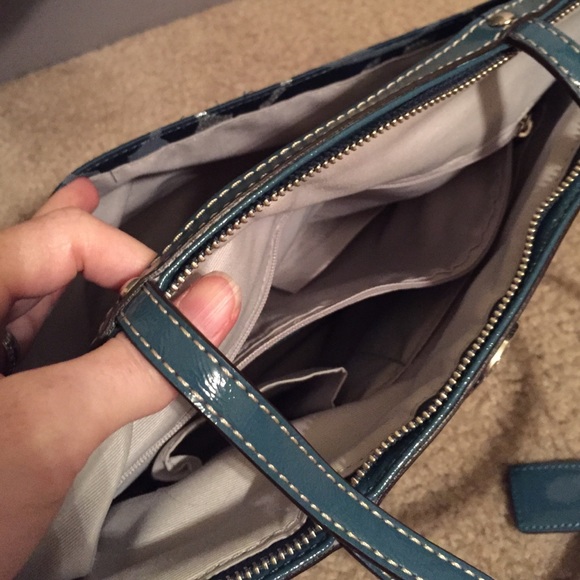 *SOLD* Coach Handbag, Mint Condition! - Picture 3 of 4