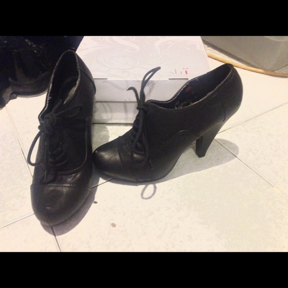 Like NEW Black Oxfords