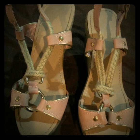 Women shoes - Picture 1 of 2