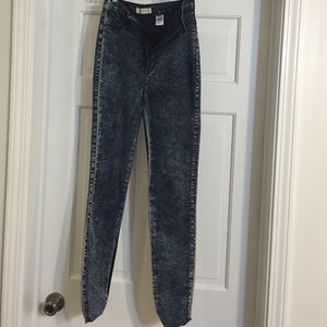 Distressed high waisted Jean