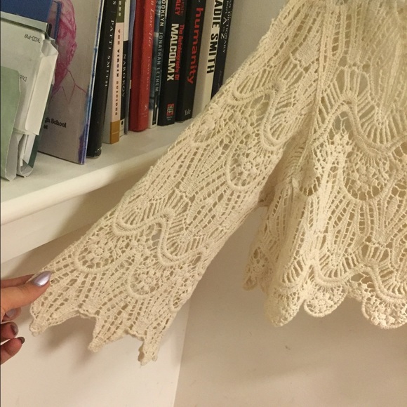 Cream lace crop top - Picture 2 of 2