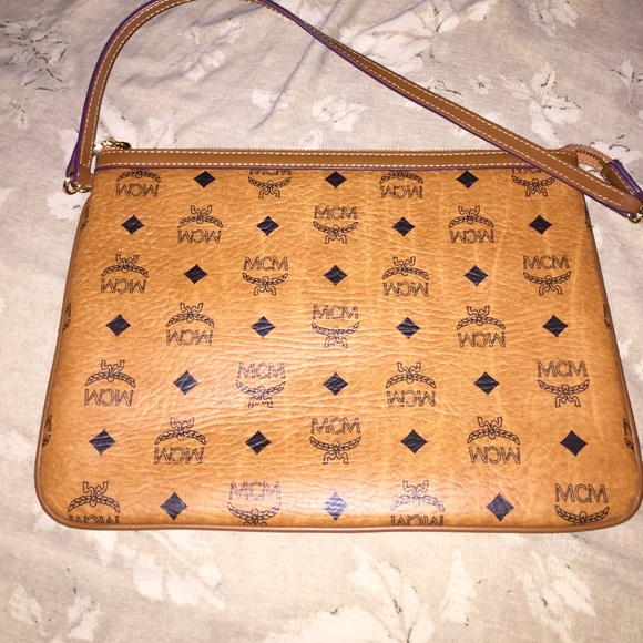 SOLD SOLD SOLD 🚨🚨🚨MCM CLUTCH 100% authentic - Picture 2 of 4