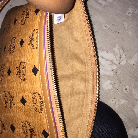 SOLD SOLD SOLD 🚨🚨🚨MCM CLUTCH 100% authentic - Picture 3 of 4