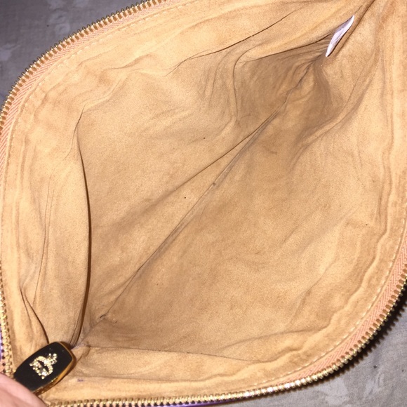 SOLD SOLD SOLD 🚨🚨🚨MCM CLUTCH 100% authentic - Picture 4 of 4