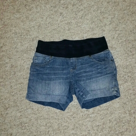 Maternity shorts