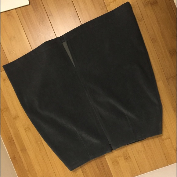 Grey suede skirt - Picture 2 of 2