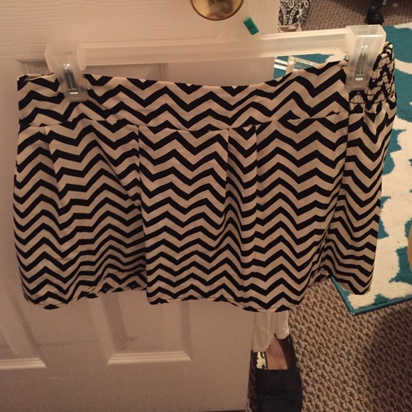 Chevron silk polyester shorts