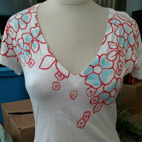 Floral vneck tee; never worn