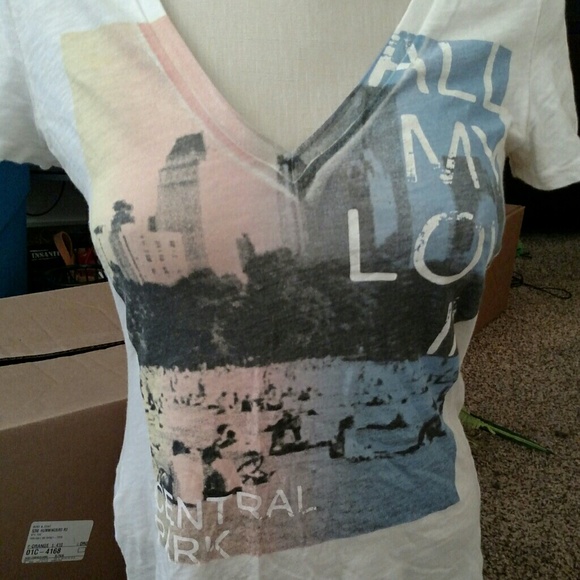 Printed vneck tee; never worn