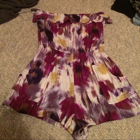 Romper that is gently used. - Picture 1 of 1