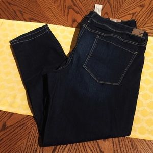 NWT American Eagle Dark Wash Skinny Jeans