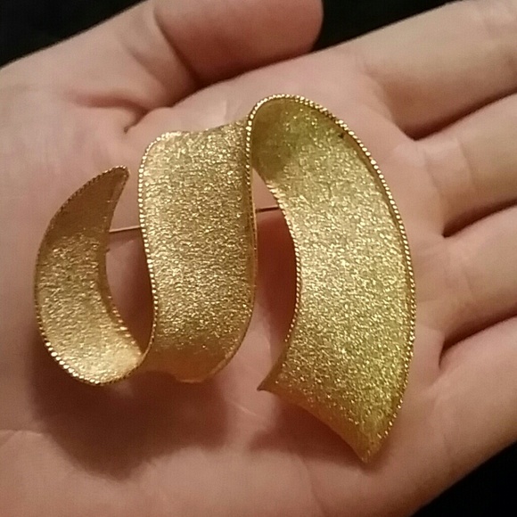 Sparkling Gold Ribbon Pin - Picture 2 of 2