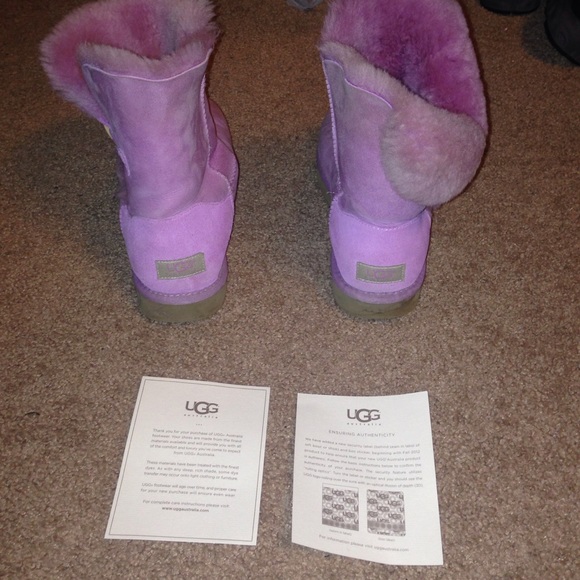 Authentic Ugg boots (Bailey Button) - Picture 3 of 4
