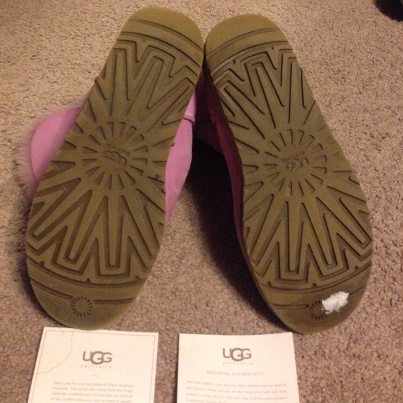 Authentic Ugg boots (Bailey Button) - Picture 4 of 4