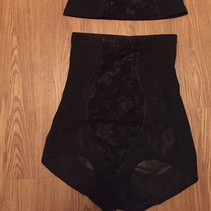 Neve worn Top and bottom full coverage control