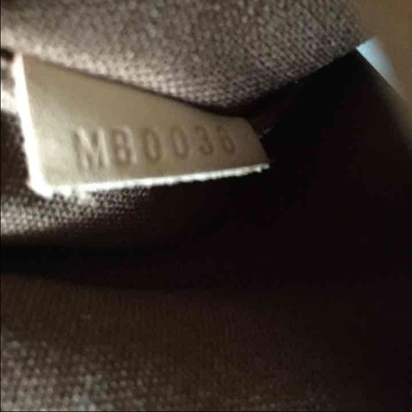 SOLD. Authentic Louis Vuitton Tulum - Picture 3 of 4