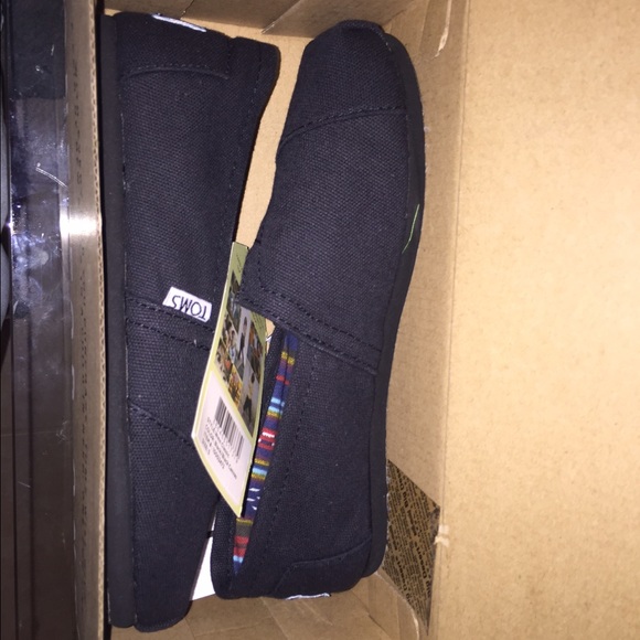 All Black Toms