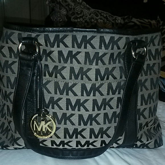MICHAEL KORS!!  TOTE