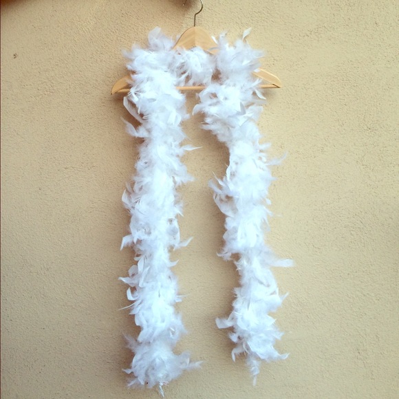 White Boa - Picture 1 of 1