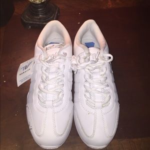 Cheer shoes