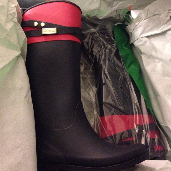 NIB Tommy Hilfiger Rain Boots - Picture 3 of 4