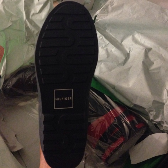NIB Tommy Hilfiger Rain Boots - Picture 4 of 4