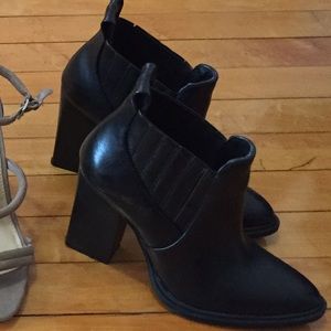 Forever 21 / F21 black leather booties boots 5.5