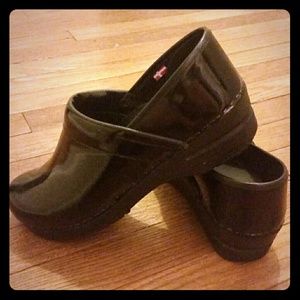 Sanita black patent leather clogs