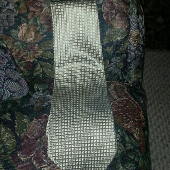Gold square neck tie