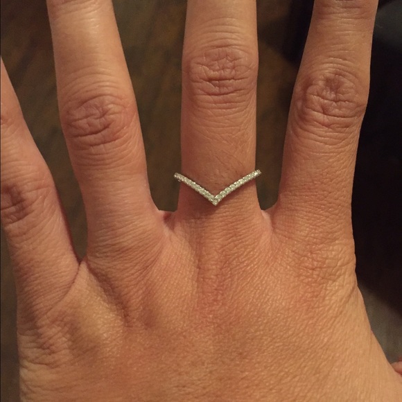 ETERNITY "V" CHEVRON STACKABLE CZ BAND - Picture 4 of 4